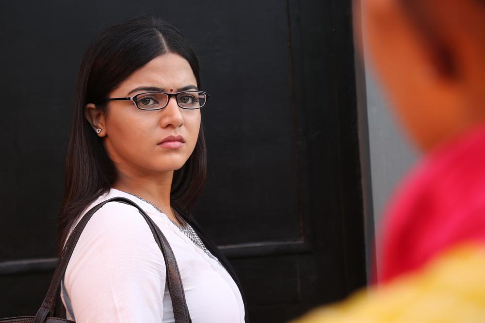 Waqima Gabbi stills from Maalai Nerathu Mayakkam