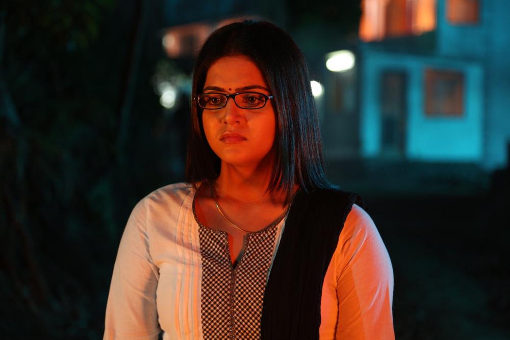 Waqima Gabbi stills from Maalai Nerathu Mayakkam