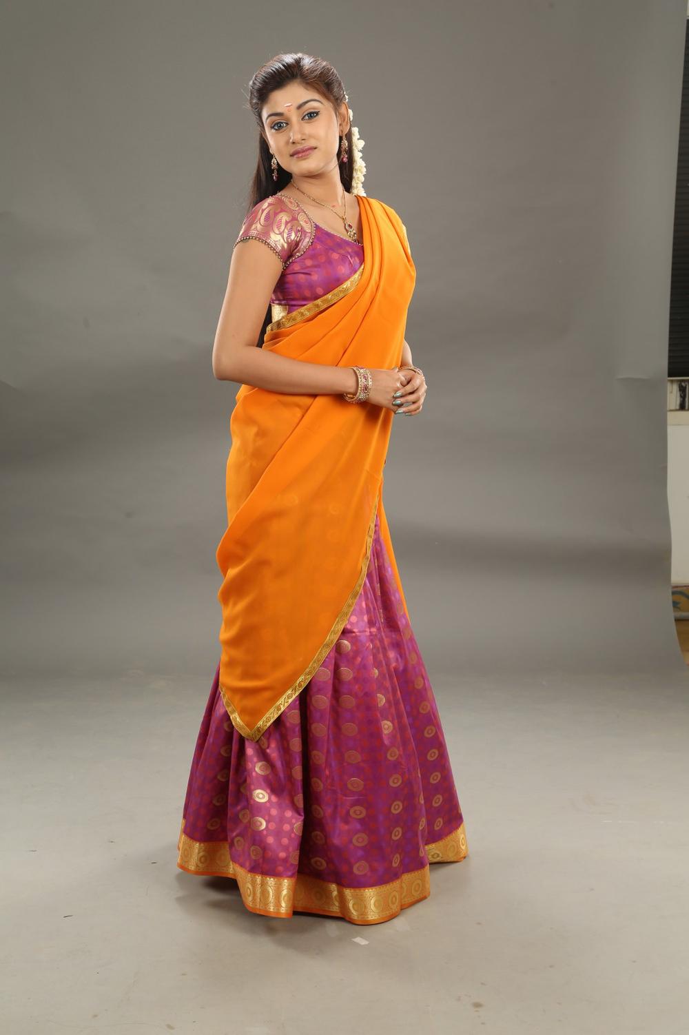 Oviya Stills from Seeni Tamil Movie