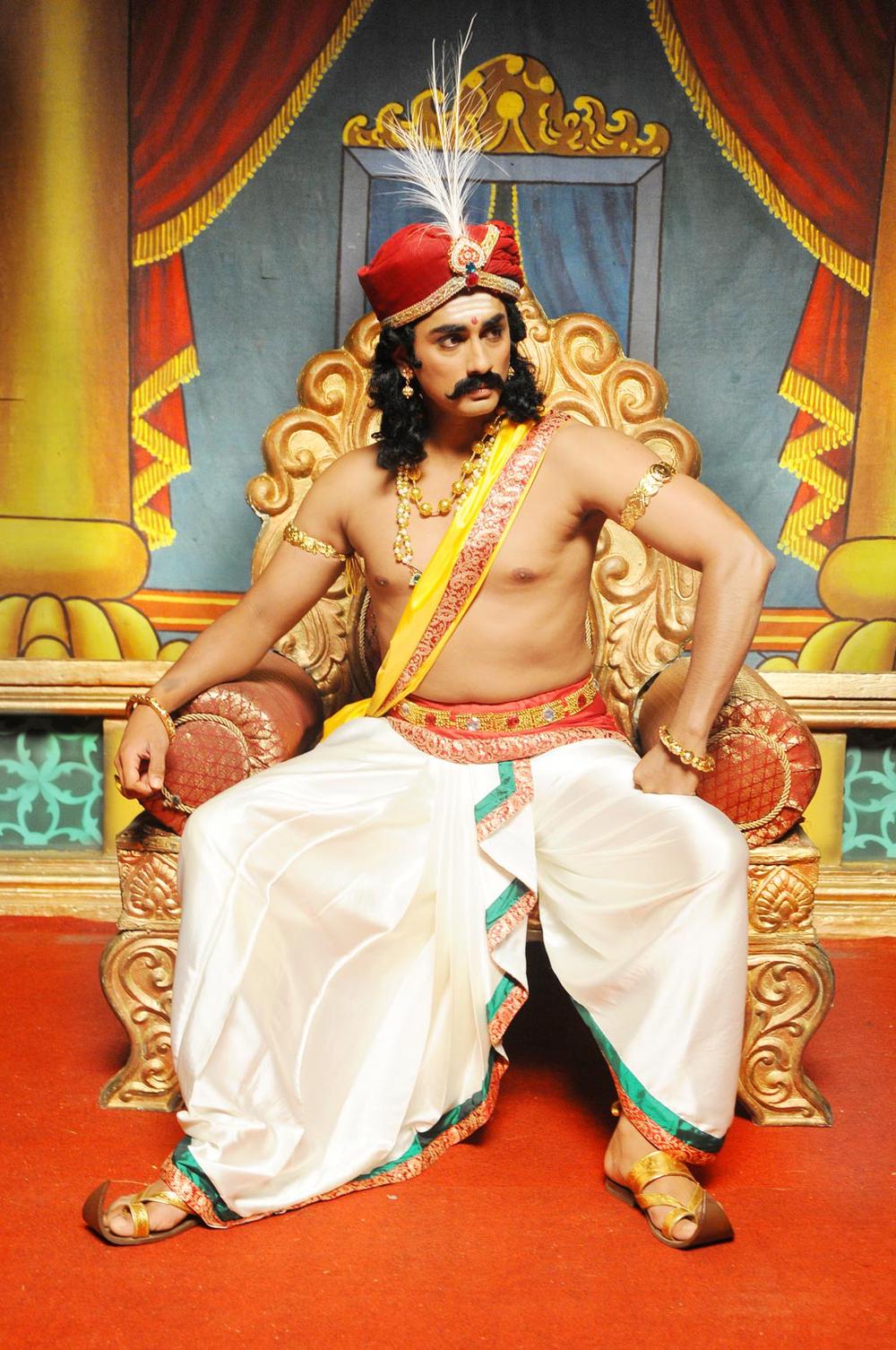 Kaaviya Thalaivan Latest Stills