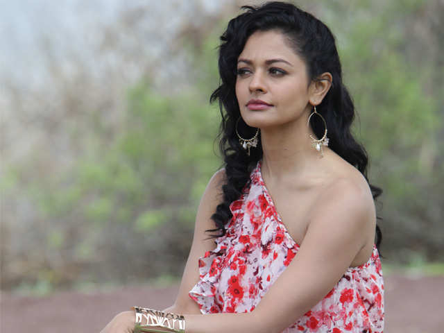 Pooja Kumar pitted as a female don against Prabhu