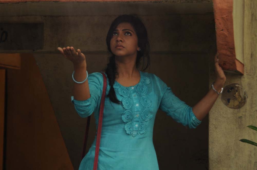 Actress Madonna Sebastian Still from Kadhalum Kadandhu Pogum Tamil Movie
