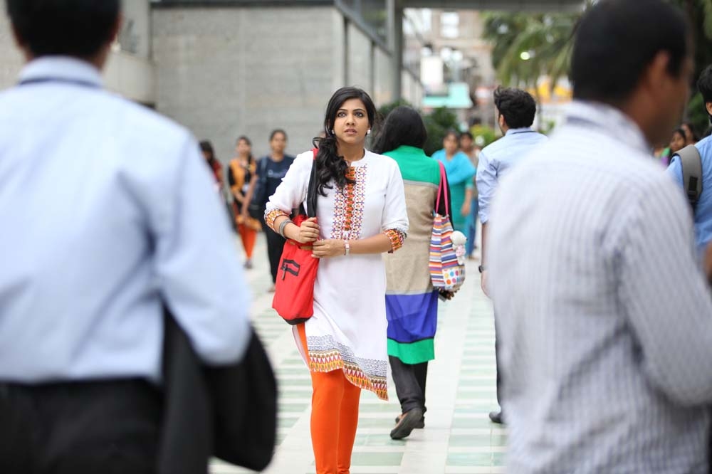 Actress Madonna Sebastian Still from Kadhalum Kadandhu Pogum Tamil Movie