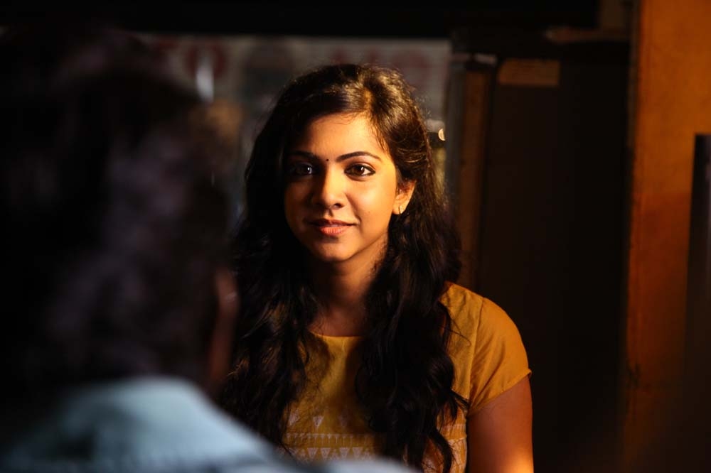 Actress Madonna Sebastian Still from Kadhalum Kadandhu Pogum Tamil Movie