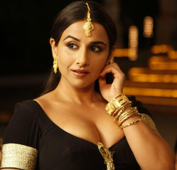 Vidya Balan signs with Mahesh Bhatt to play brothel madam !!