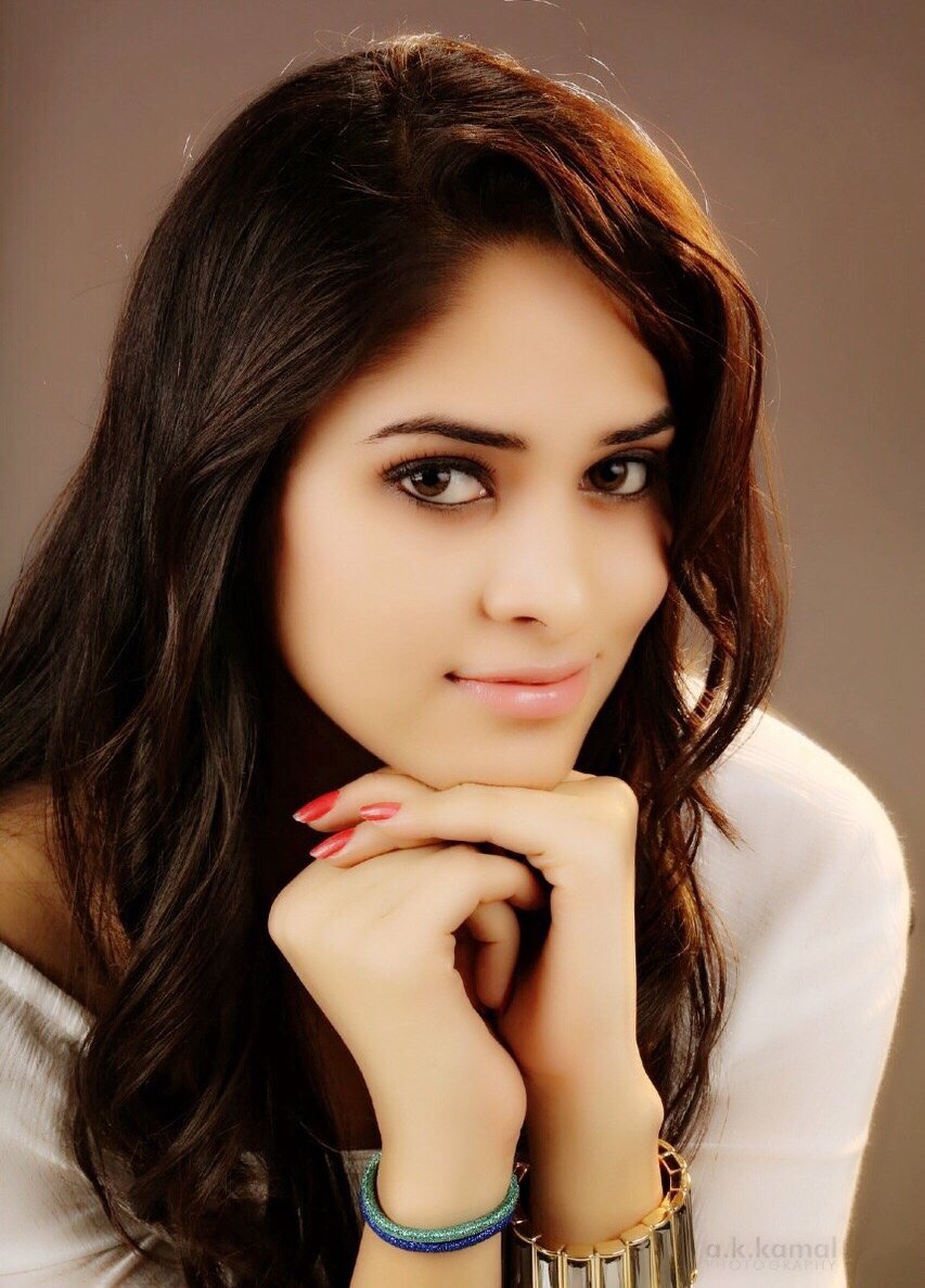 Actress Sanyathara Photoshoot