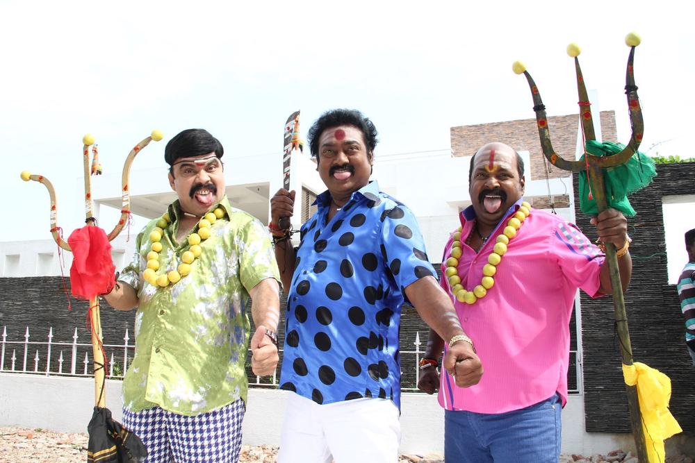 Power Star Srinivasan, Saravanan Still from Sowkarpettai 