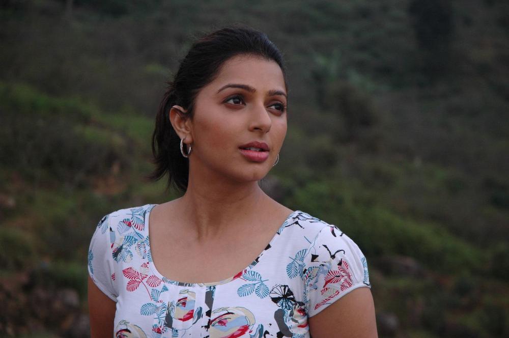 Kalavaadiya Pozhuthugal Tamil Movie Stills | Bhoomika Chawla