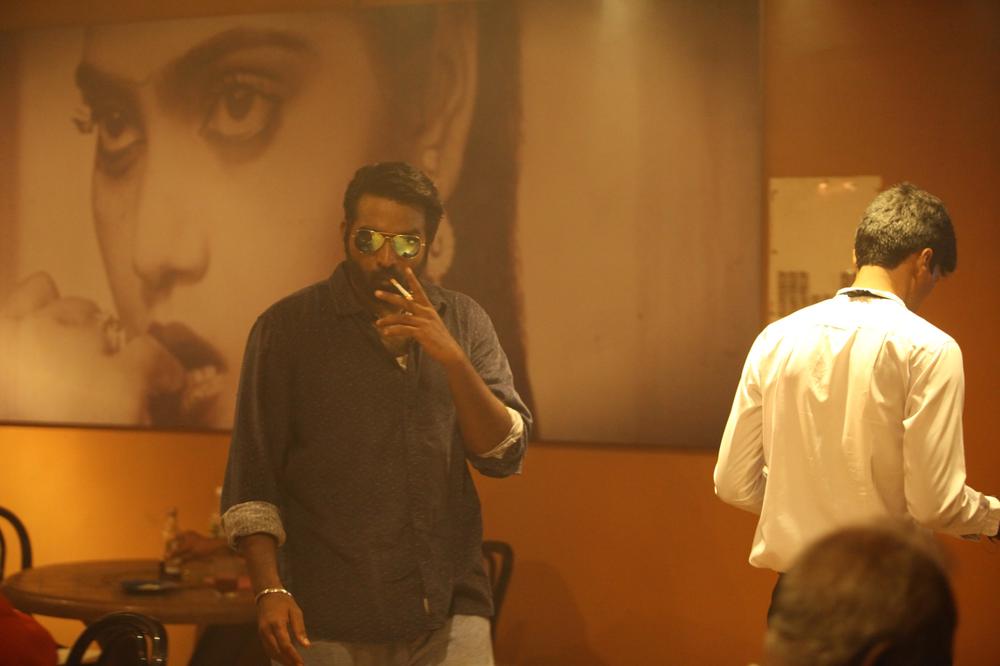 Kadhalum Kadanthu Pogum Movie Stills -  Vijay Sethupathi