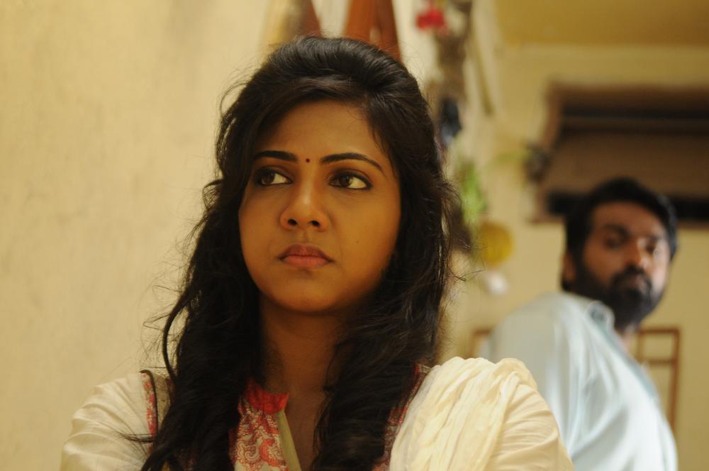 Kadhalum Kadanthu Pogum Movie Stills -  Vijay Sethupathi, Madoona Sebastian