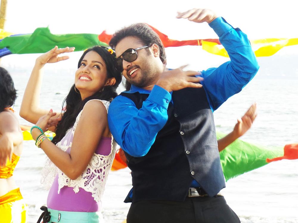 Rowdy Fellow Telugu Movie Stills  - Nara Rohit & Vishaka Singh