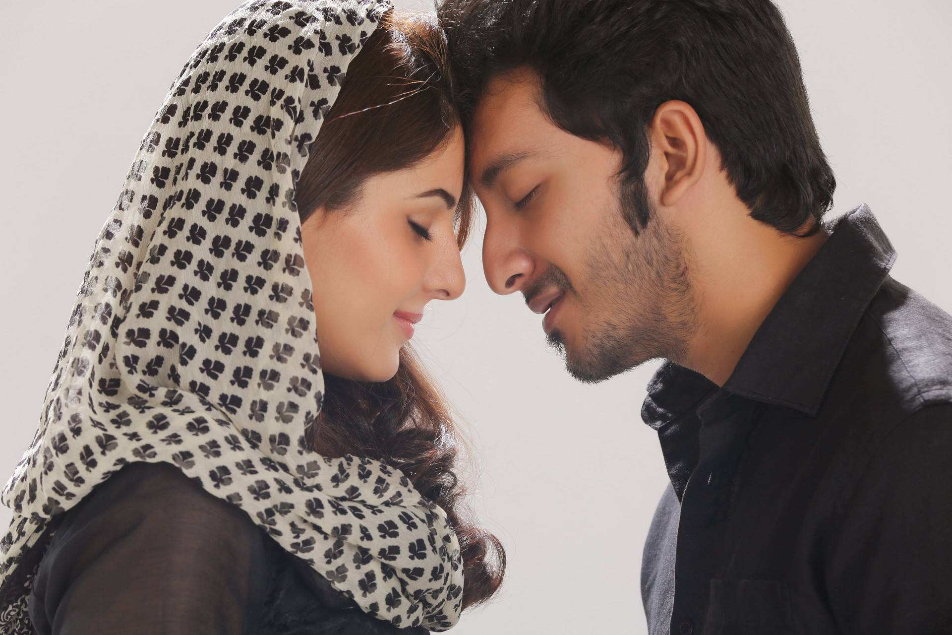 Meendum Oru Kadhal Kadhai Tamil Movie Stills