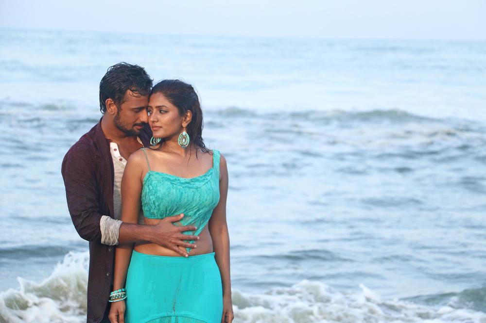 Oyee Tamil Movie Stills | Geethan Britto, Eesha