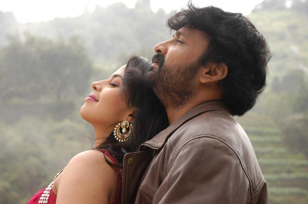 Avan Aval Tamil Movie Stills | Deevika Madhavan, Vignesh