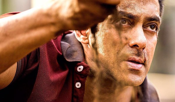 SRK’s Raees postponed: Will not clash with Salman Khan’s Sultan