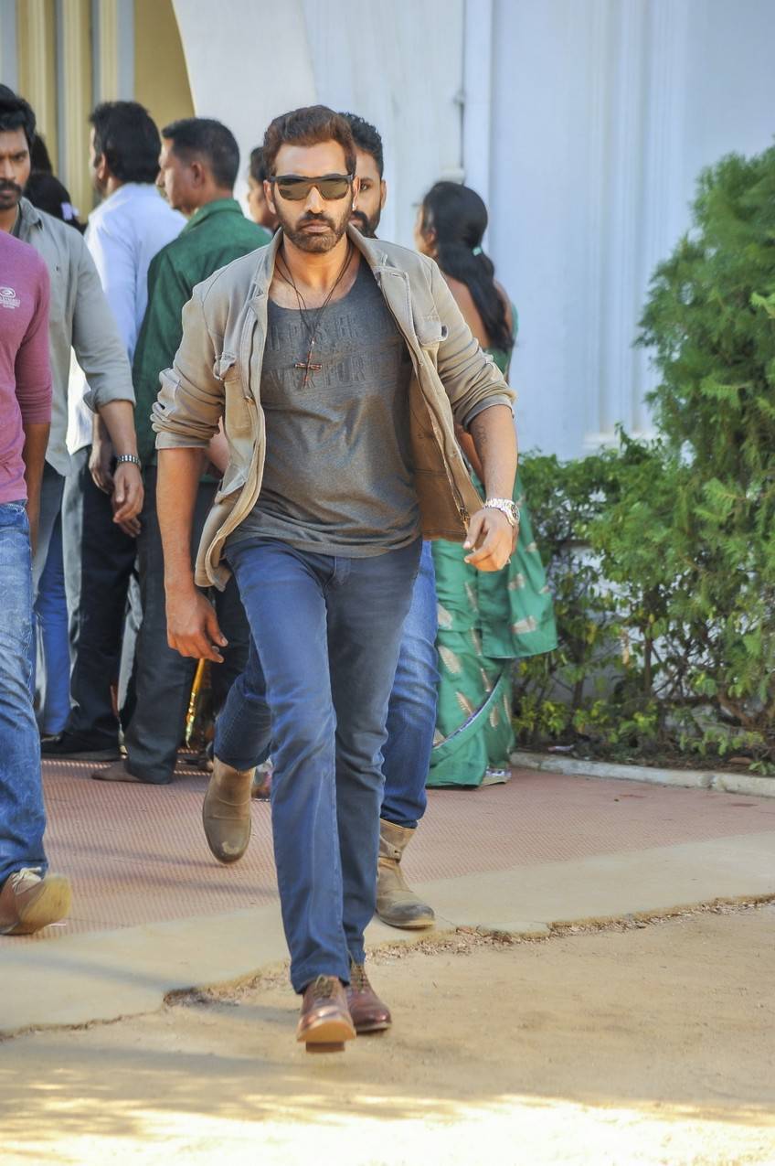 Raja Cheyyi Vesthe Telugu Movie Stills | Nara Rohit