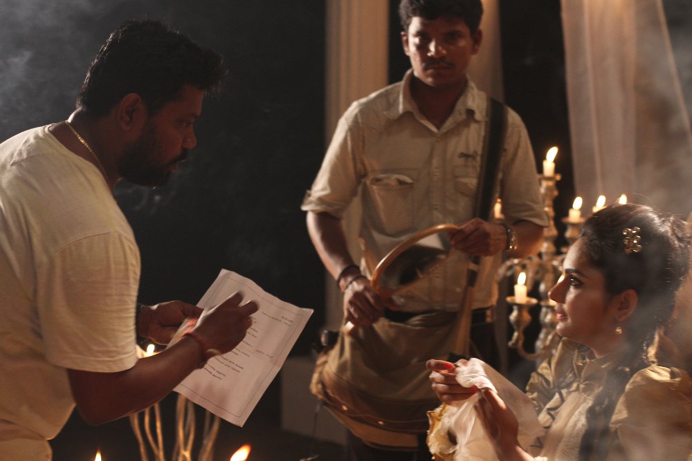Mayam Kaana Varaiyo Song Working Stills from Kalam | Lakshmi Priyaa Chandramouli, Director Robert S Raj