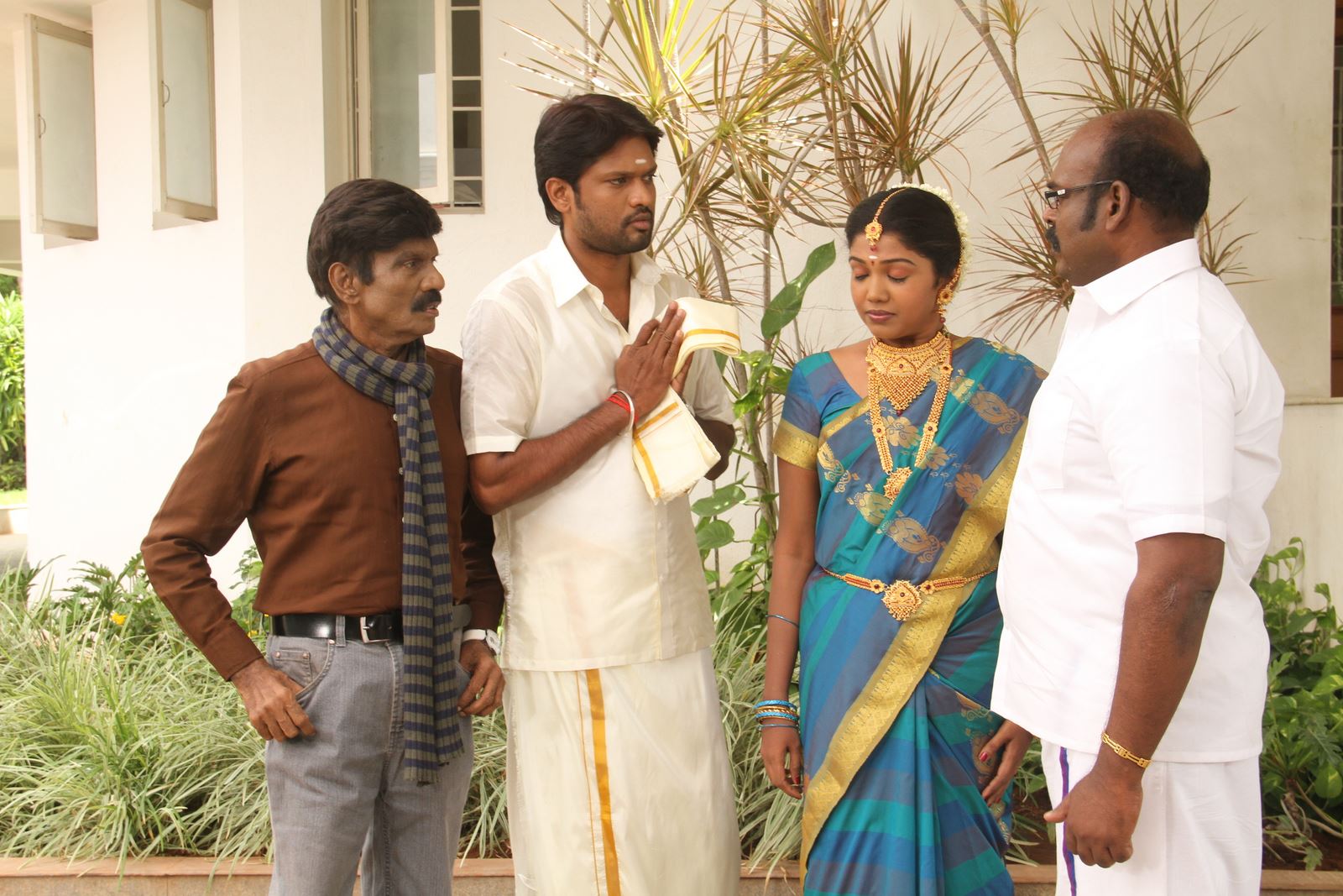 Enakku Veru Yengum Kilaigal Kidaiyathu Movie Stills
