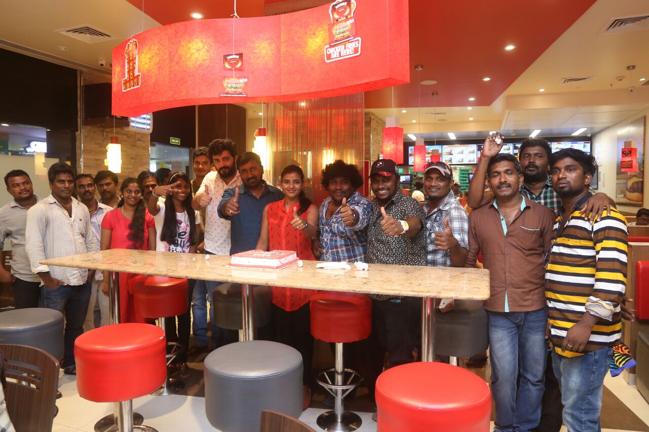 Hello Naan Pei Pesuren 25th Day Celebration Stills | Aishwarya Rajesh, Director S. Baskar, Yoogi Babu, Siddharth Vipin