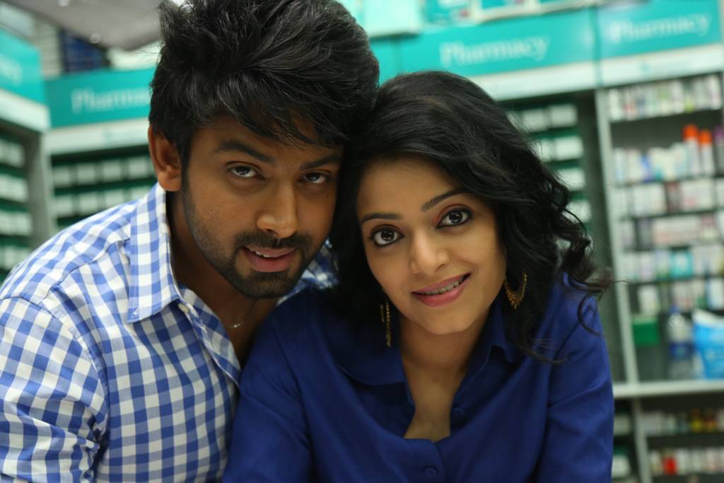 Actor Rameez Raja and Actress Janani Iyer Stills From Vithi Mathi Ulta Movie