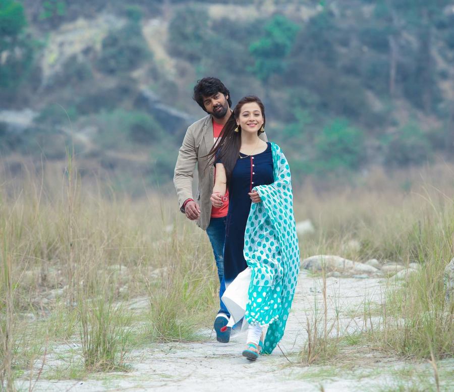 Chandamama Raave Movie Stills |  Naveen Chandra, Priyal Gor