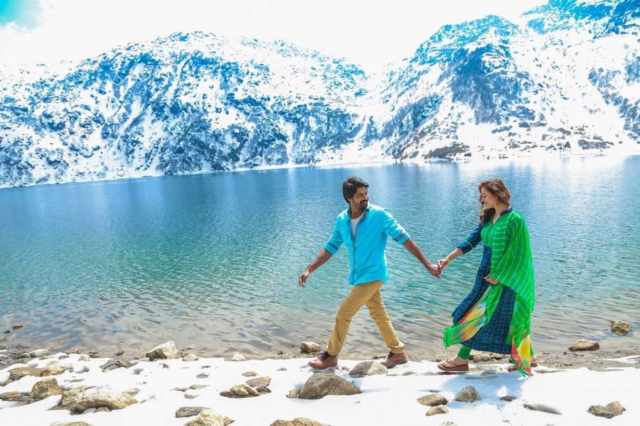 Chandamama Raave Movie Stills |  Naveen Chandra, Priyal Gor