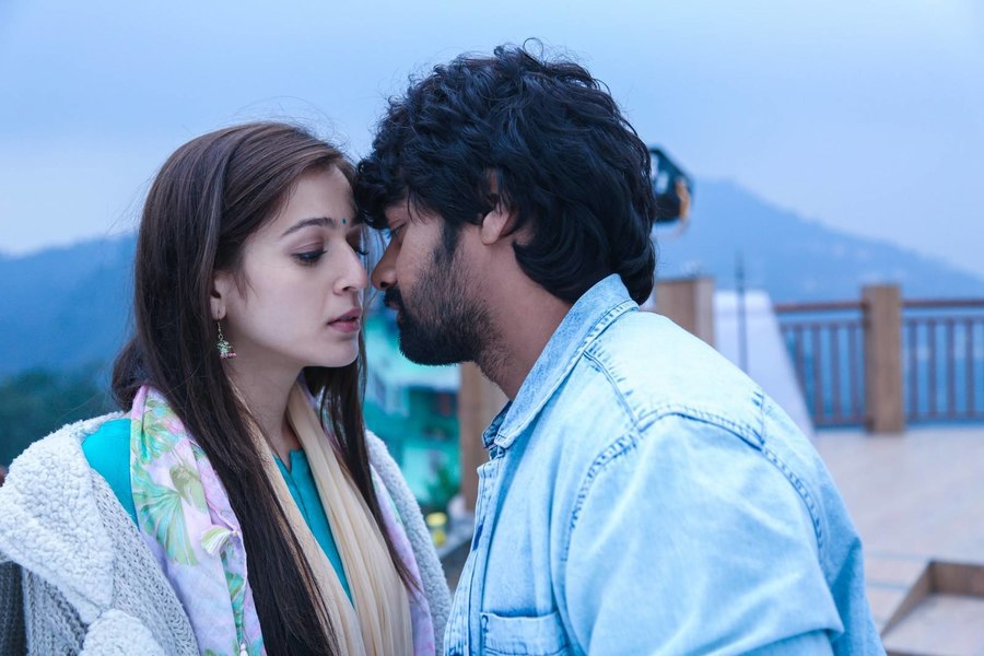 Chandamama Raave Movie Stills |  Naveen Chandra, Priyal Gor