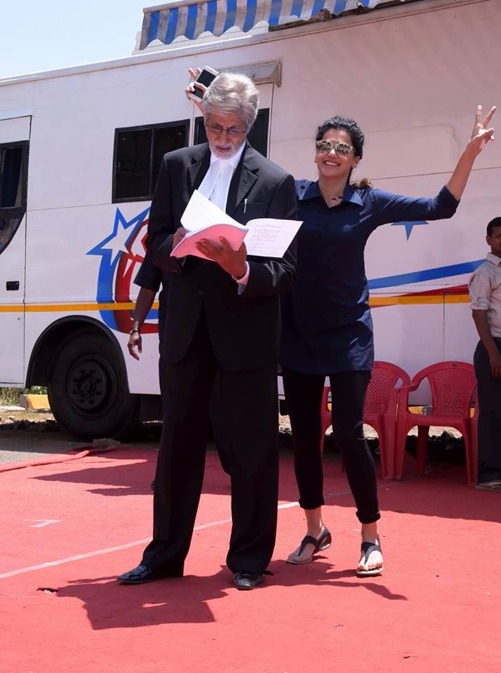 Amitabh Bachchan, Taapsee on the sets of Pink