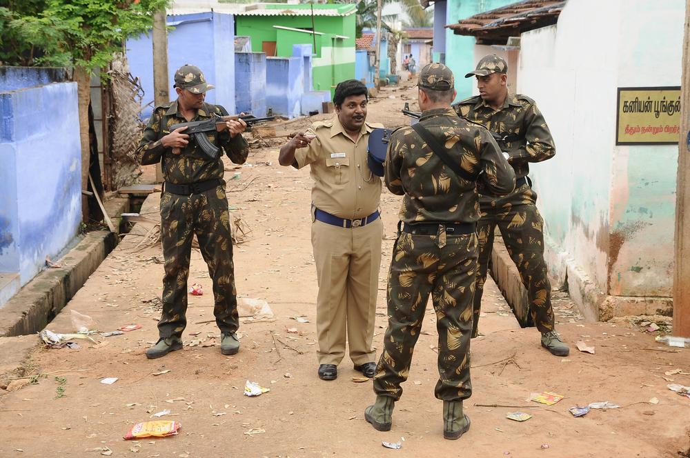 Naalu Policesum Nalla Iruntha Oorum Tamil Movie Stills | Singampuli